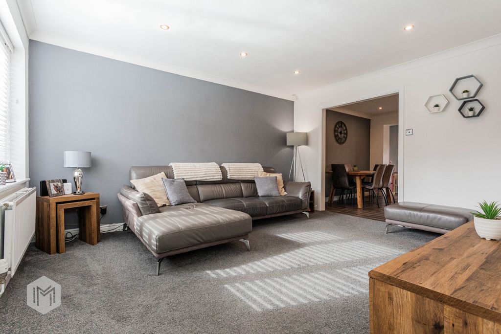 Property photo 2 of 22 Picture No. 17