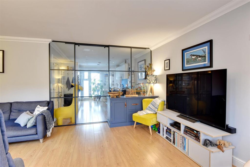 Property photo 3 of 26