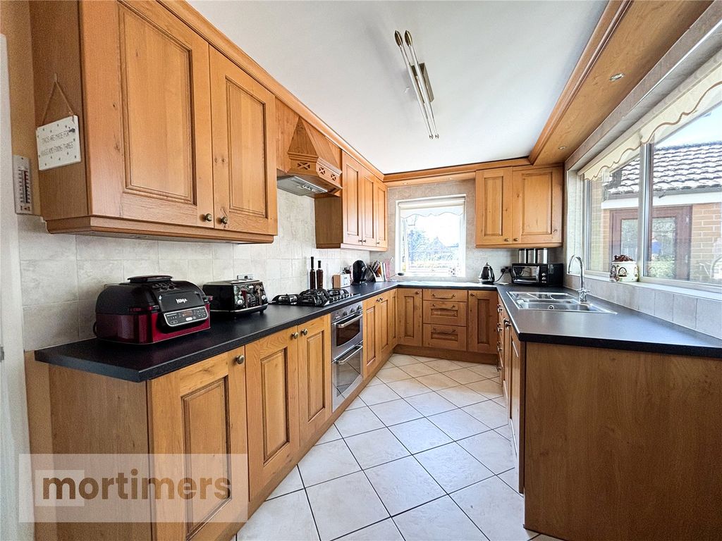 Property photo 2 of 21 Kitchen