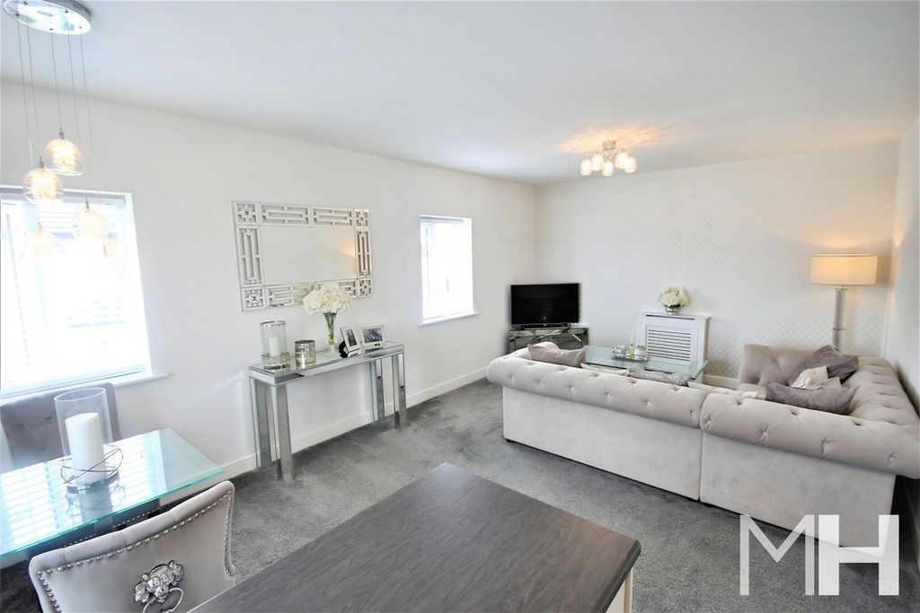 Property photo 3 of 11 Living Room