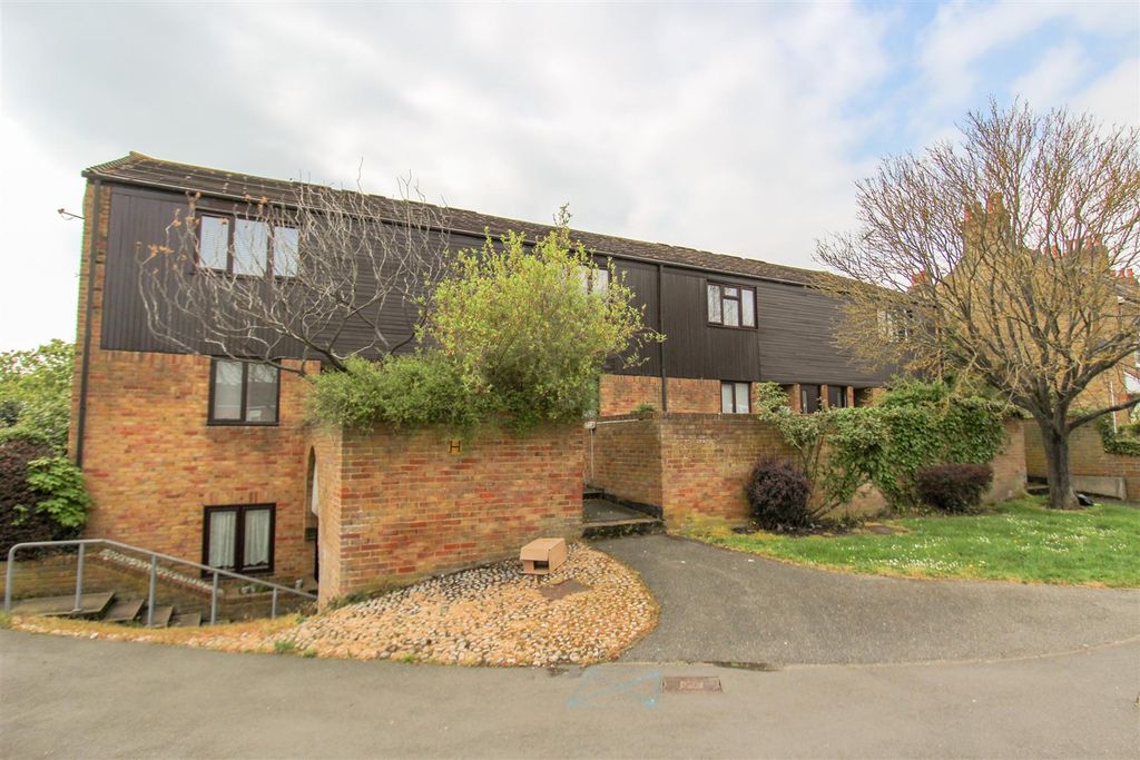 Property photo 1 of 5