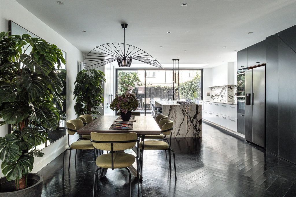 Property photo 1 of 34 Picture No. 16