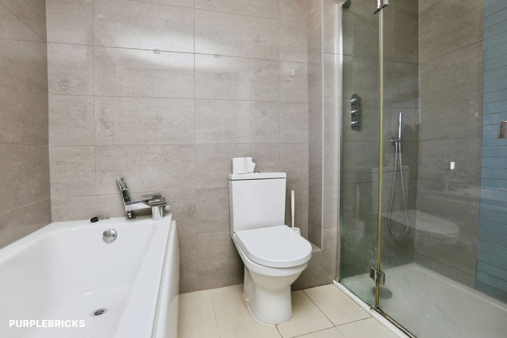 Property photo 2 of 32