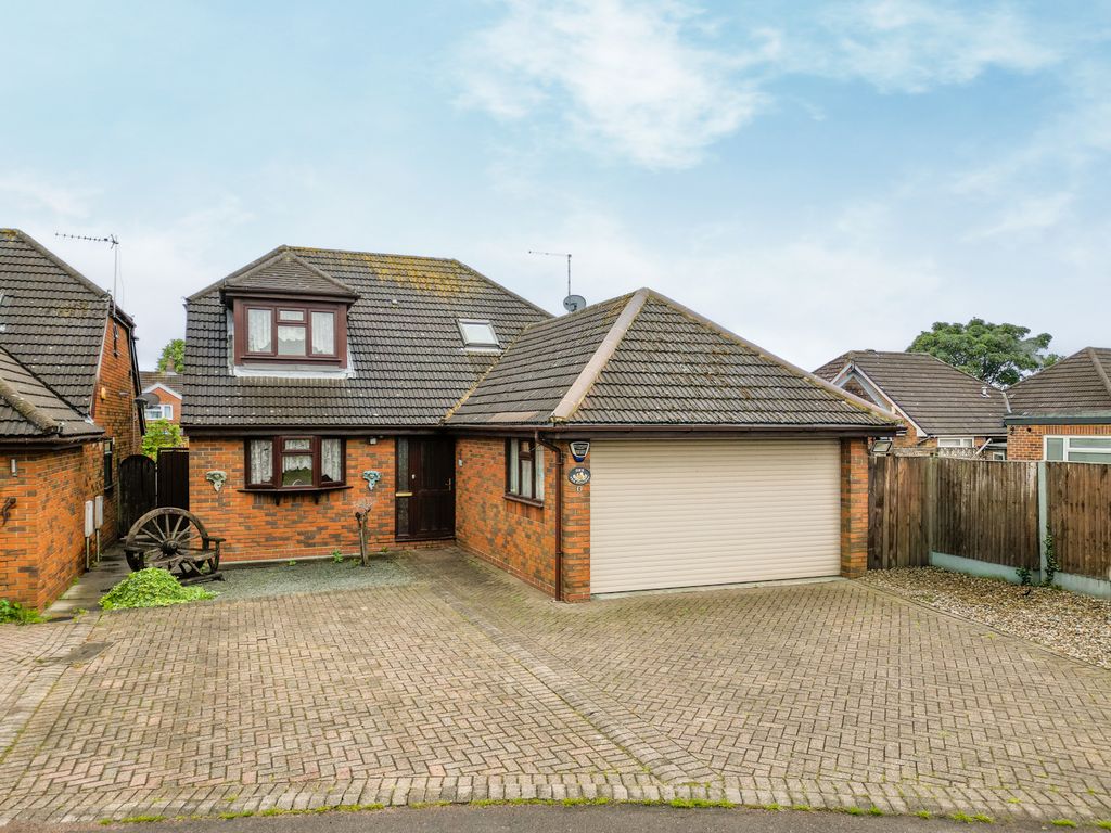 Property photo 1 of 28 The Kiplings, Gooseberry Hill, Luton