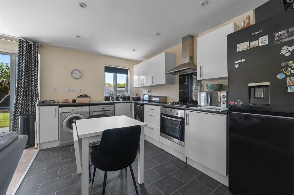 Property photo 2 of 15 Kitchen