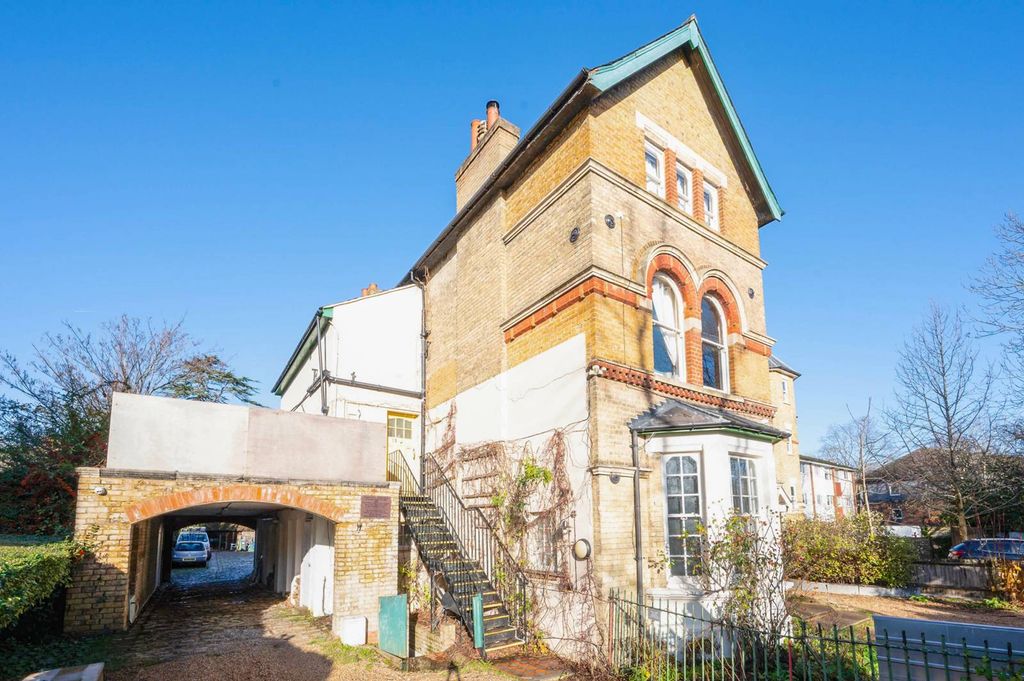 Property photo 1 of 3