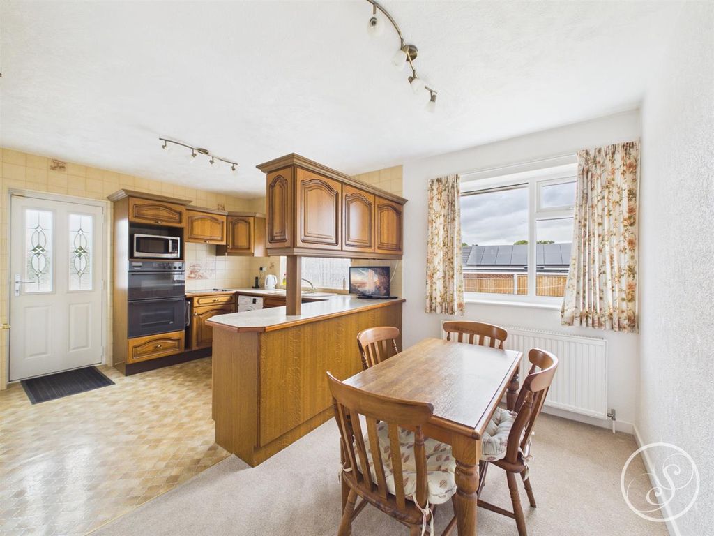 Property photo 3 of 20 Dining Kitchen
