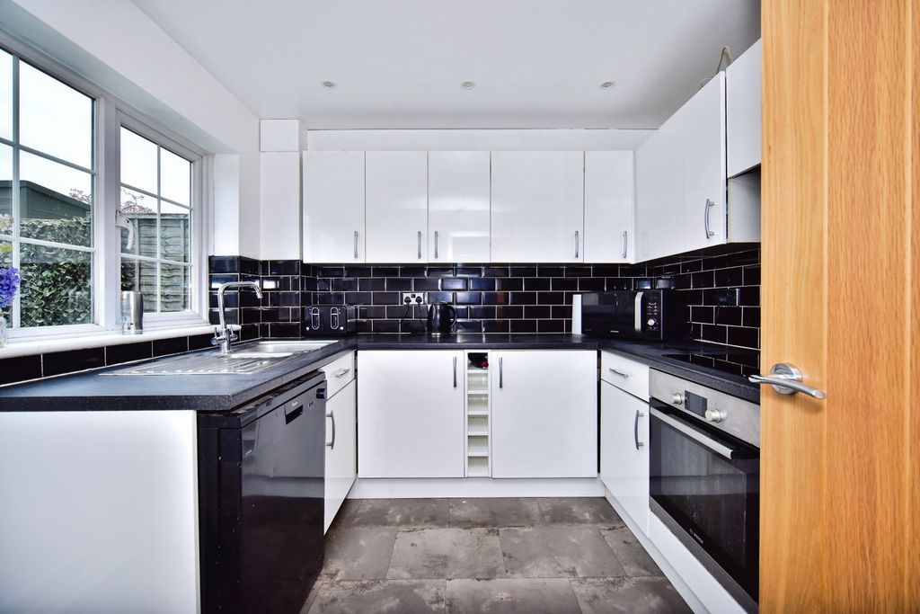 Property photo 2 of 20 Fbb_0143