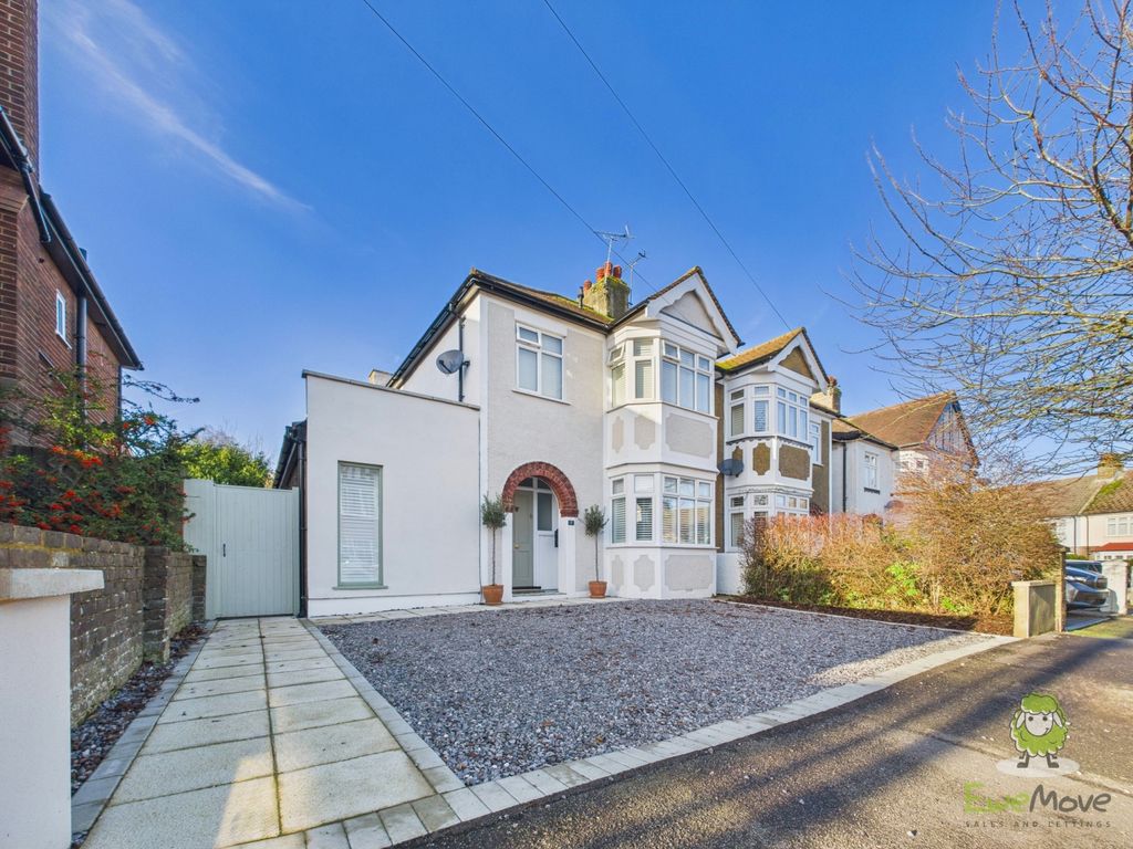 Property photo 1 of 47 Cam01543G0-Pr0167-Still002