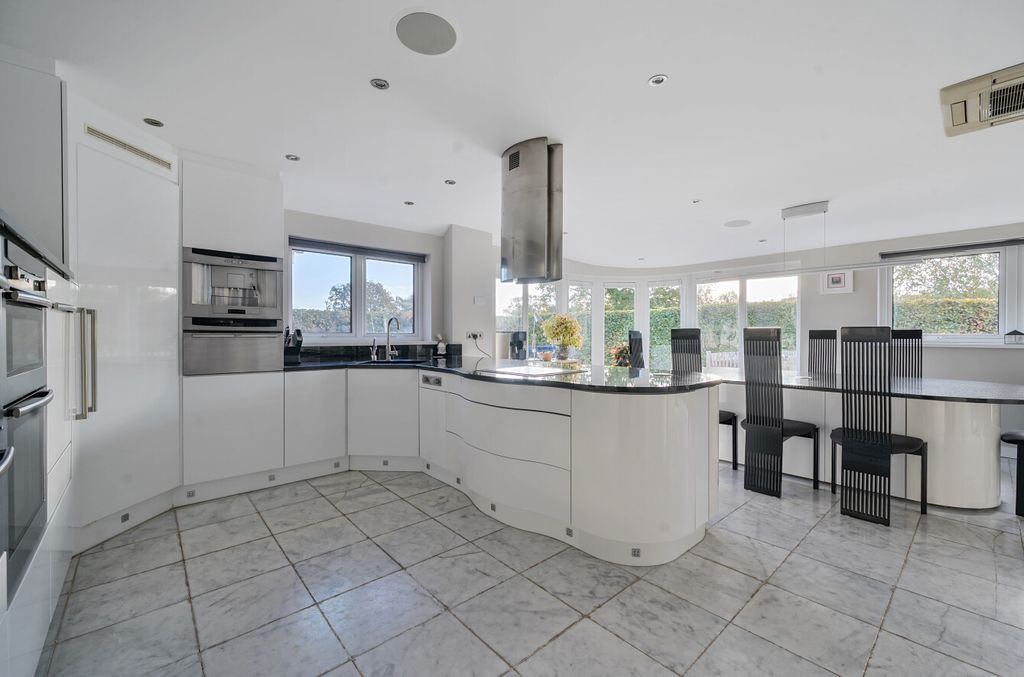 Property photo 2 of 30 1371406-10-68Fc9E...