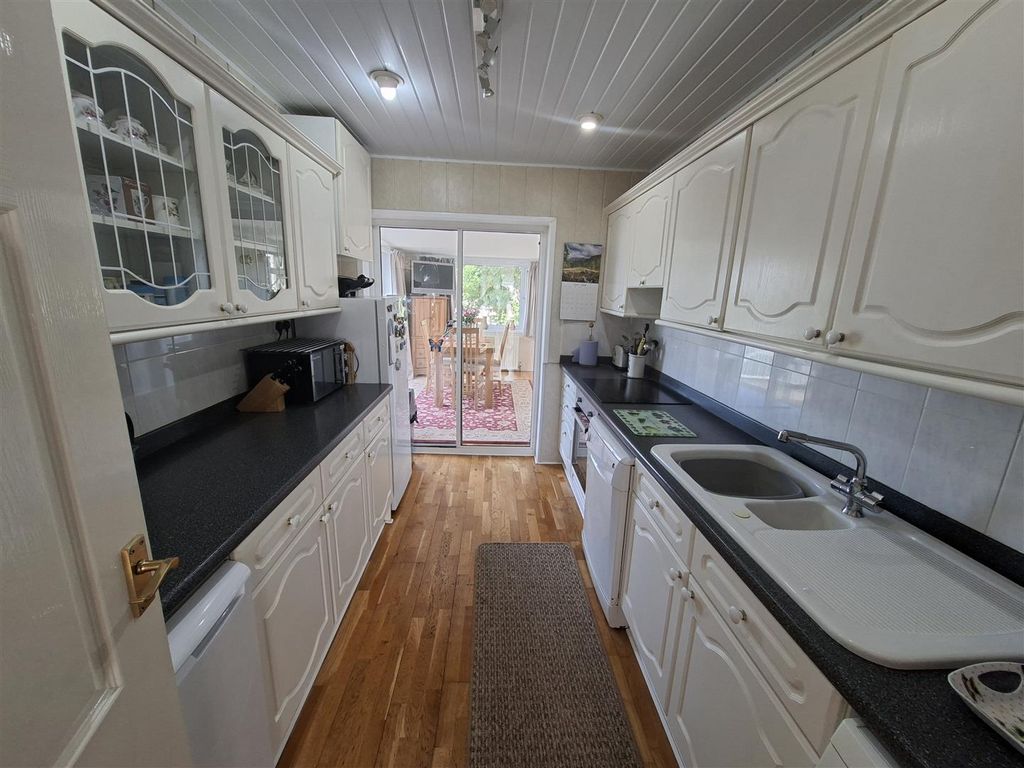 Property photo 3 of 20 Kitchen