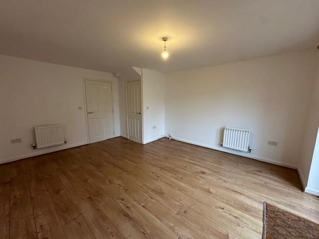 Property photo 3 of 9 Lounge