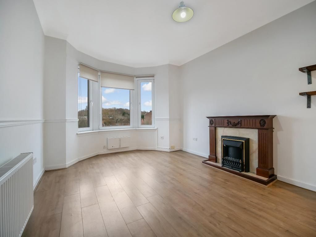 Property photo 2 of 19 Livingroom