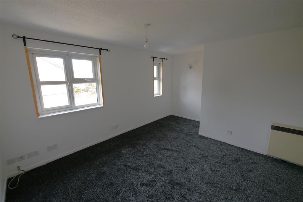 Property photo 3 of 7 Lounge