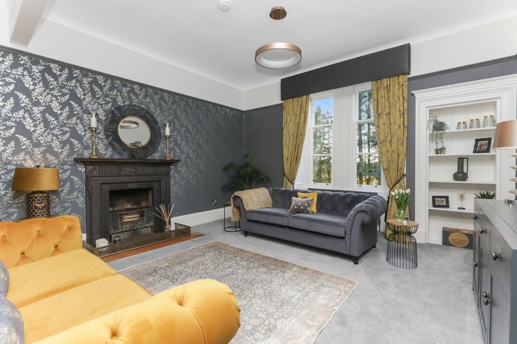 Property photo 2 of 31