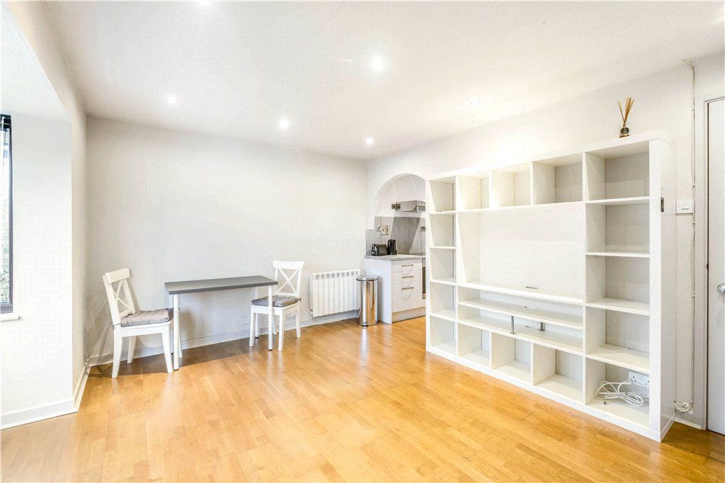 Property photo 3 of 13 Studio