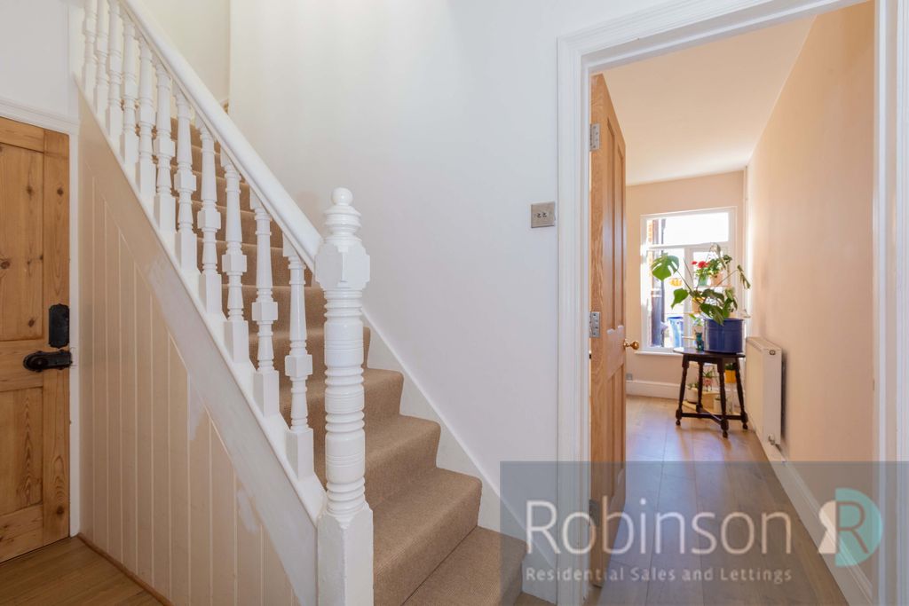 Property photo 3 of 19 11 Clare Road-7