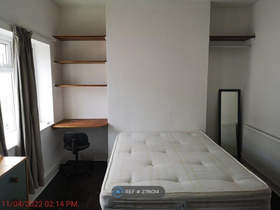 Property photo 2 of 12 Bedroom