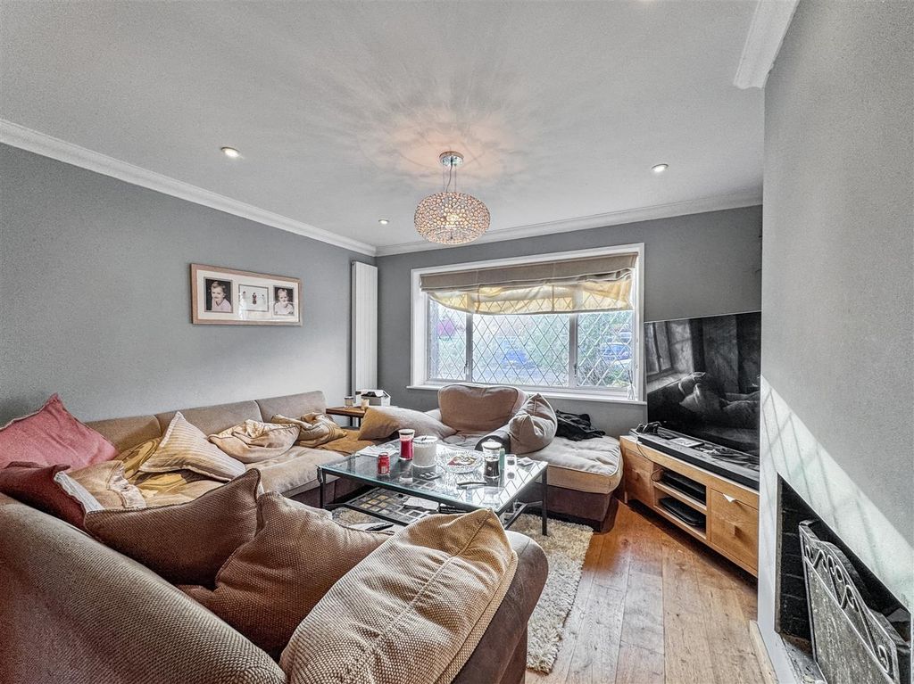 Property photo 3 of 5 Lounge