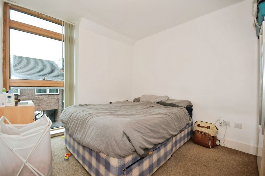 Property photo 3 of 9 Bedroom