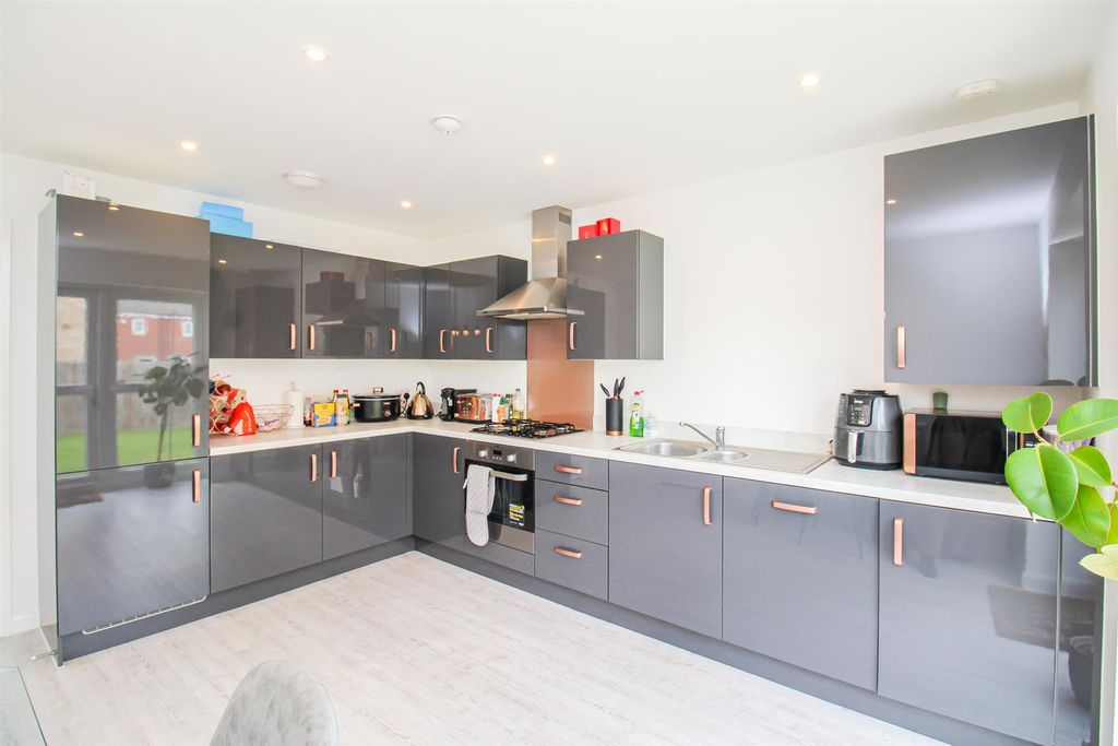 Property photo 3 of 14 Kitchen Diner