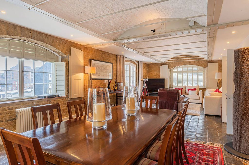 Property photo 1 of 25