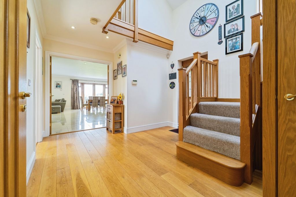 Property photo 3 of 25 Pbox-Img.Jpg