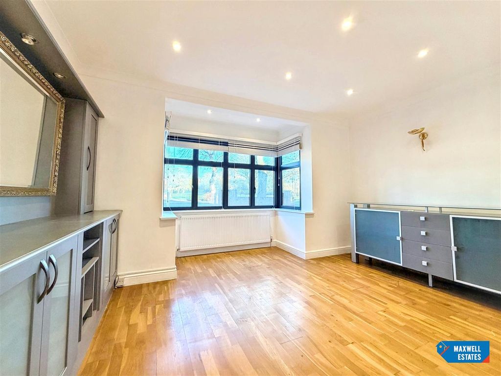 Property photo 3 of 28 Whitchurch 20.Jpg