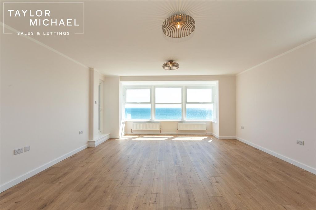 Property photo 2 of 36 Living Room