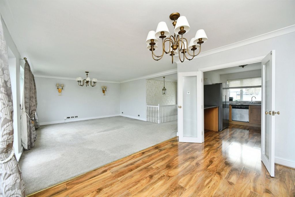 Property photo 2 of 21