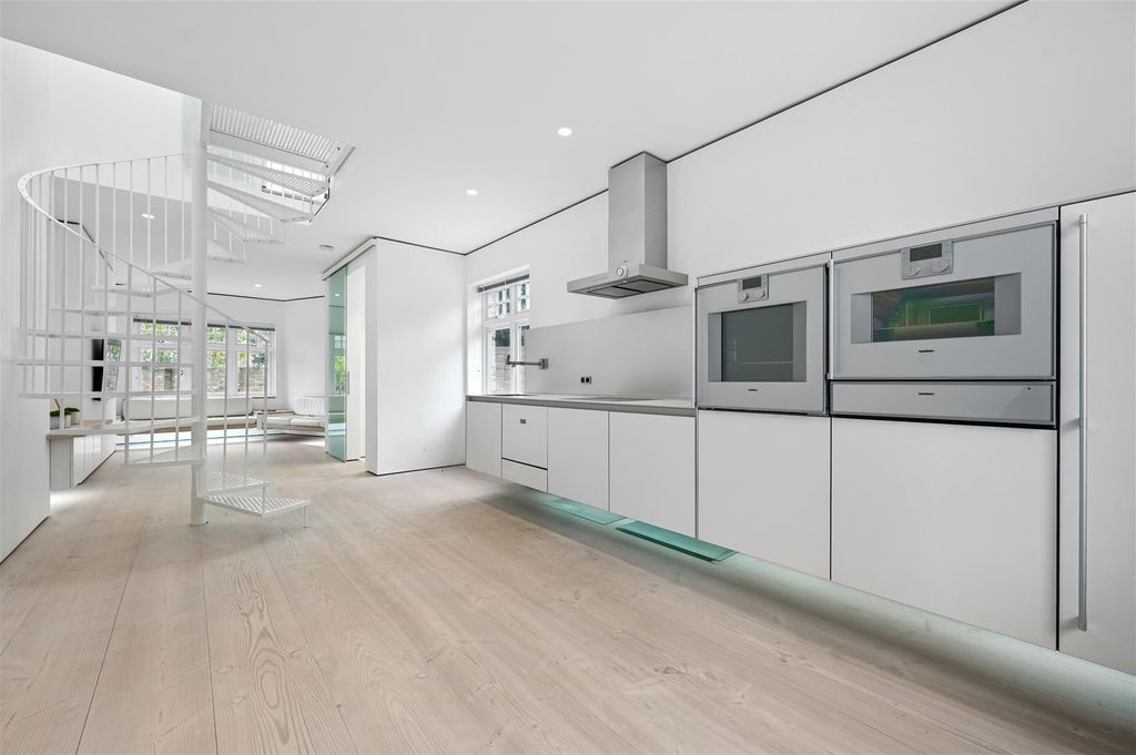 Property photo 1 of 12 Bedford Mansions - 21 (1).Jpg