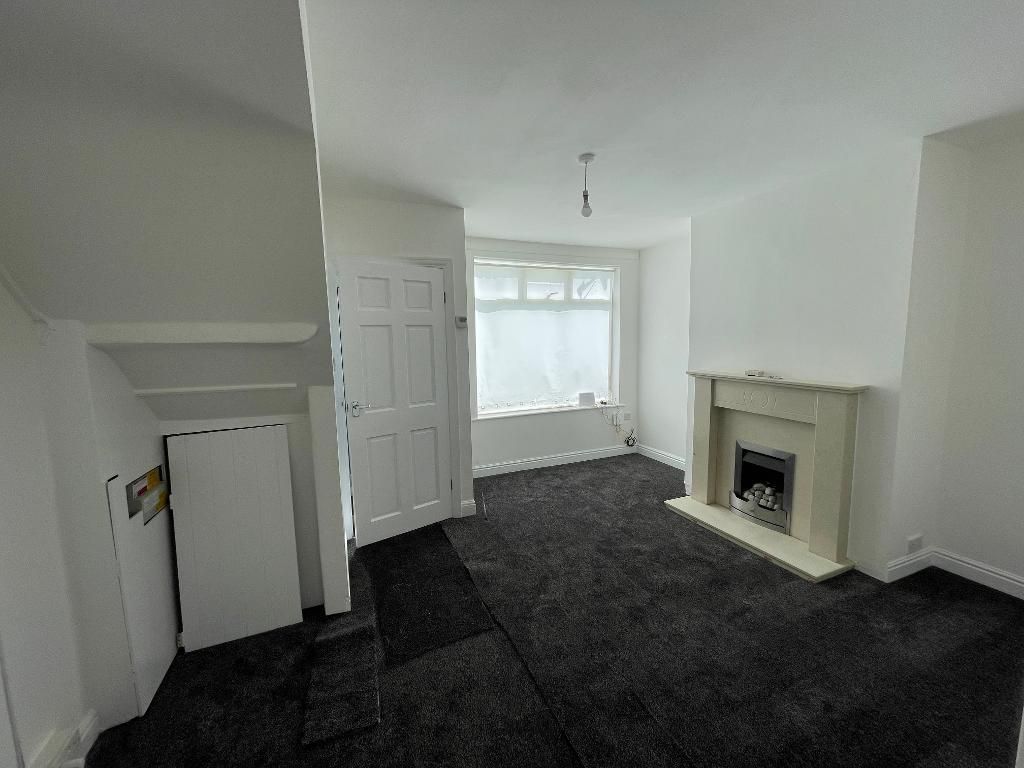 Property photo 3 of 9 Lounge