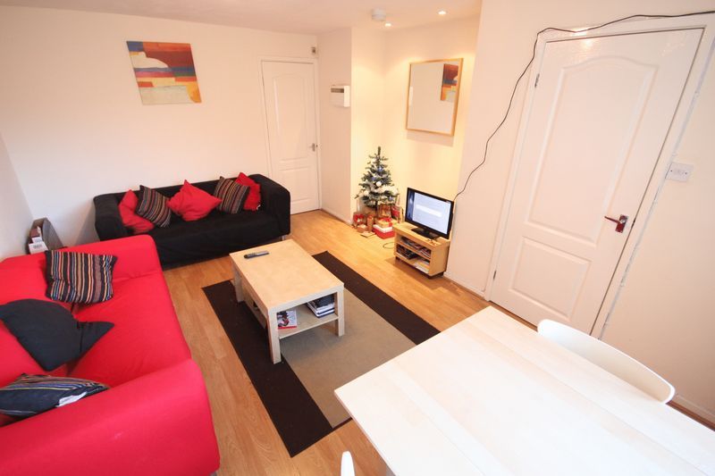 Property photo 2 of 13 52Stanmoregrove-2012(4).Jpg