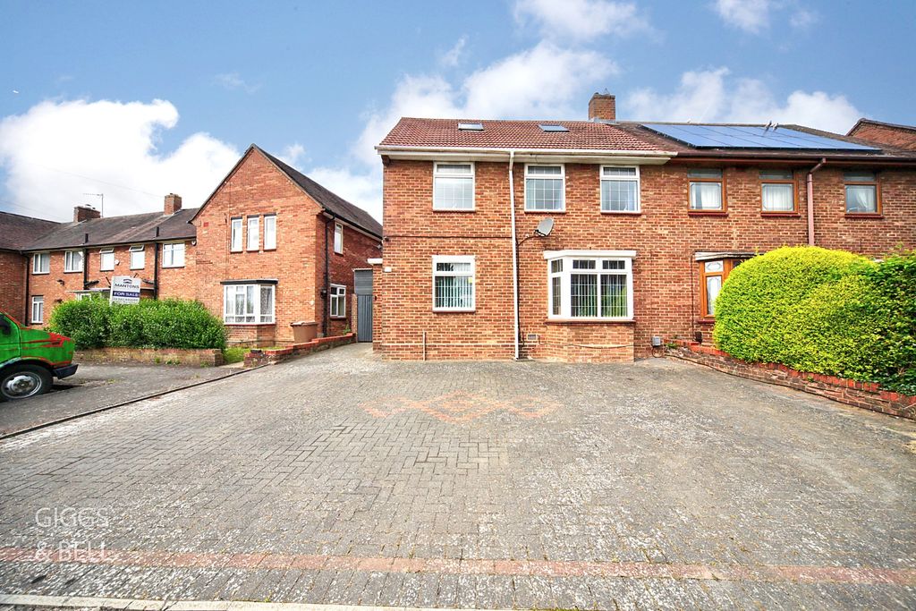 Property photo 1 of 27 5162300