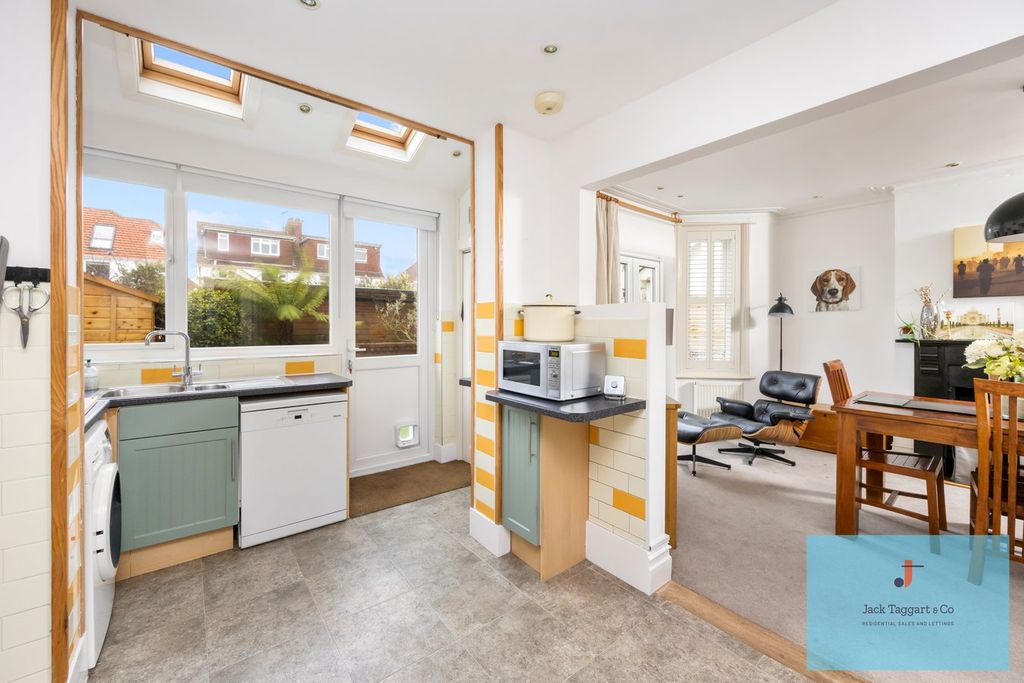 Property photo 3 of 18