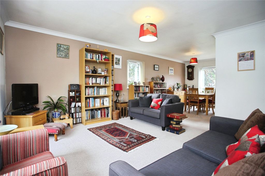 Property photo 2 of 26 Picture No. 28