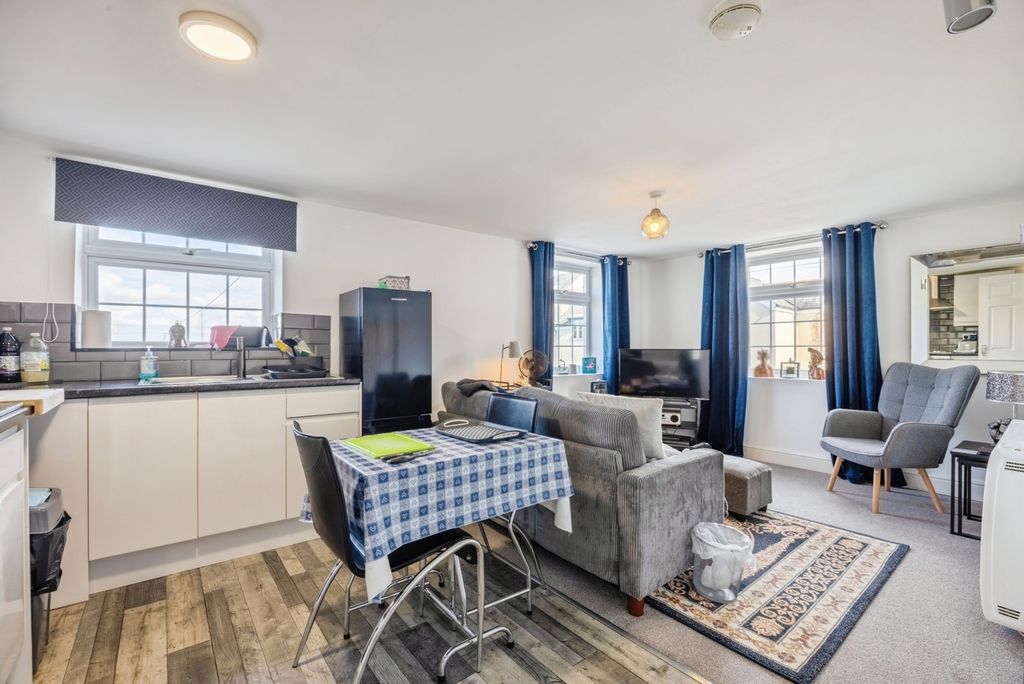 Property photo 2 of 12 Pbox-Img.Jpg