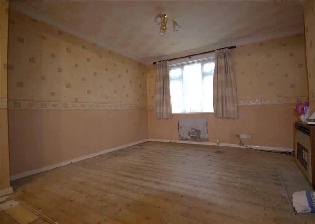 Property photo 3 of 10 Dining Area