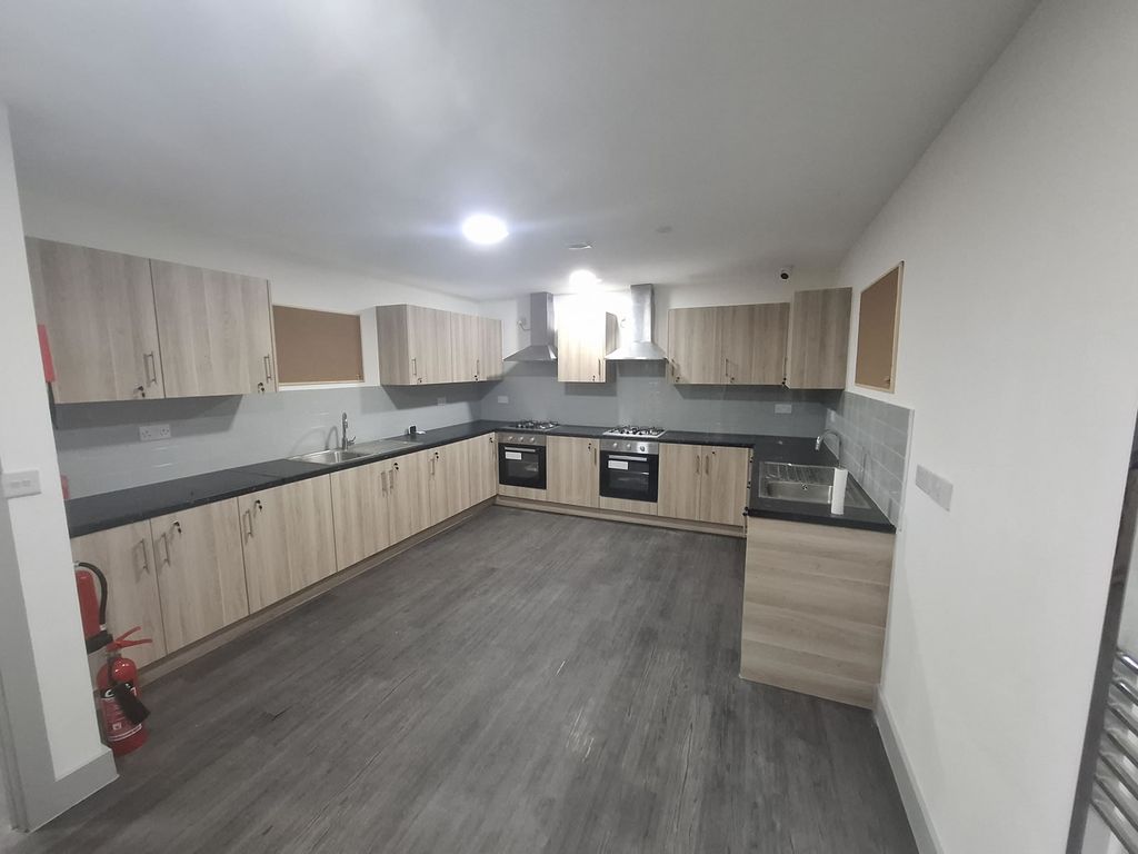 Property photo 3 of 11 2Shortstreet20260701-Interior-5-Yuqwrk7Bndlqv0Bu.Jpg