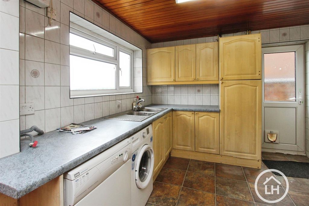 Property photo 3 of 13 Kitchen