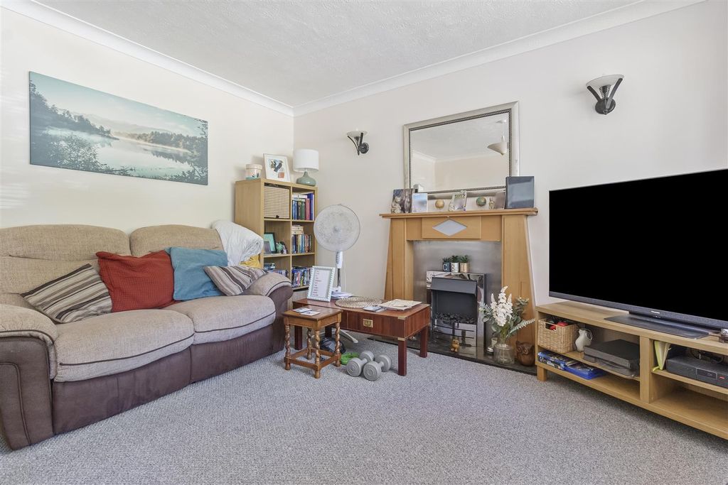 Property photo 3 of 16 8 High Pines-006.Jpg