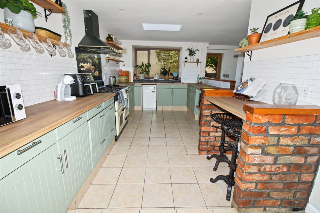 Property photo 3 of 22 Picture No. 18