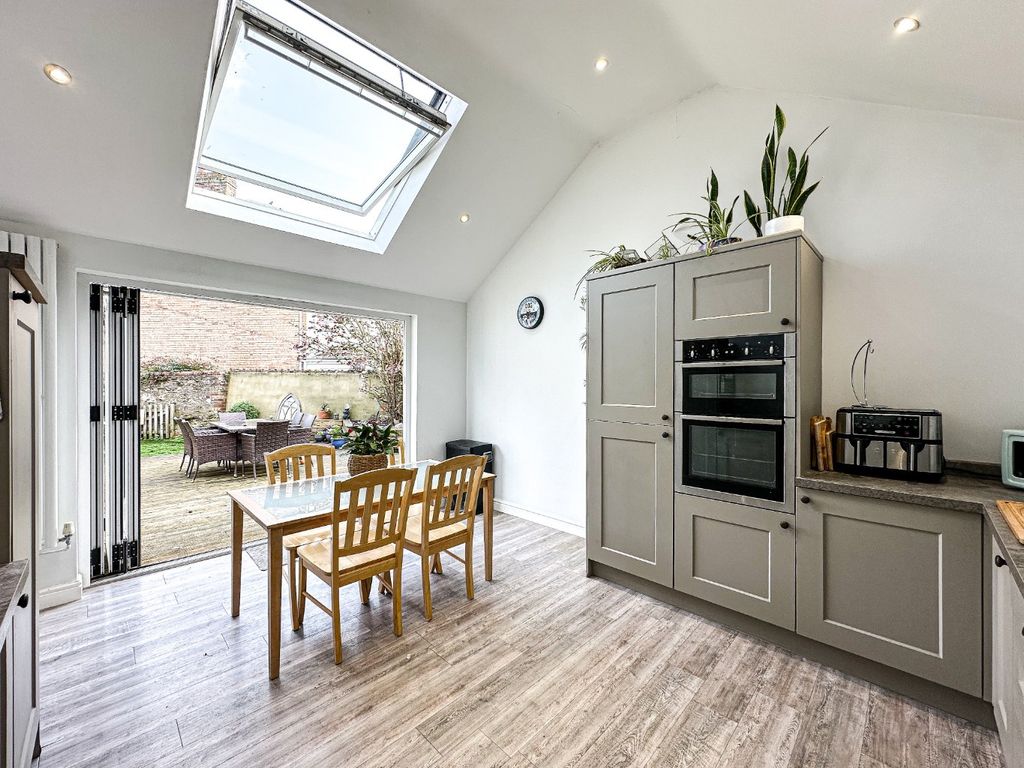 Property photo 2 of 25 4937169