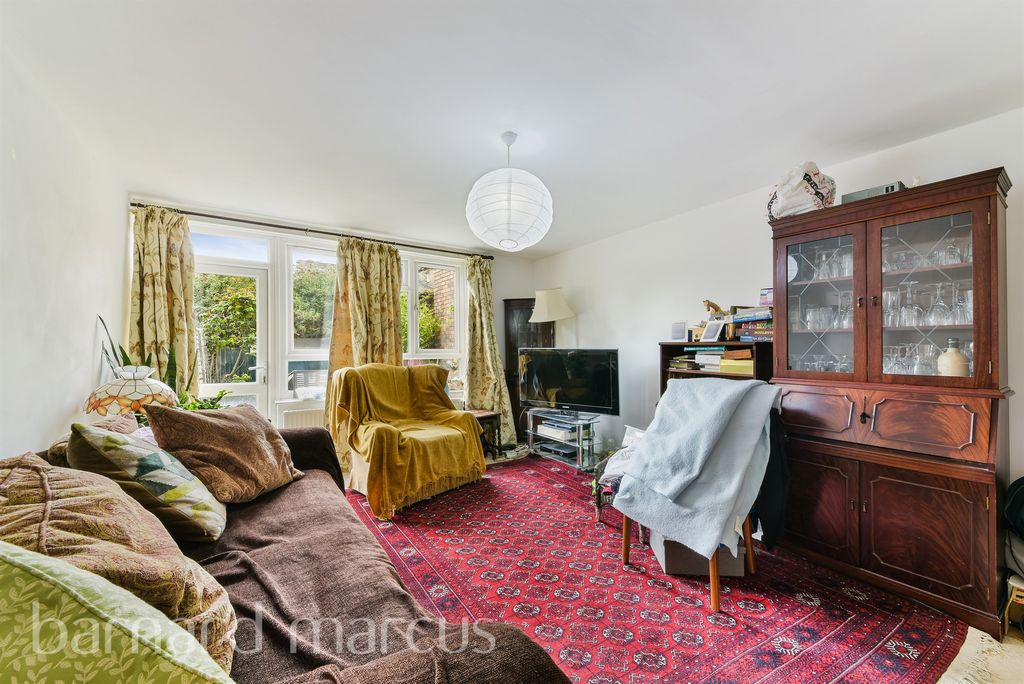 Property photo 2 of 11