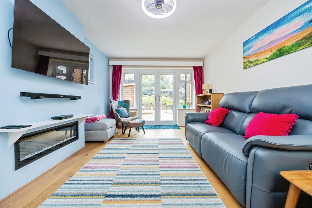 Property photo 2 of 27