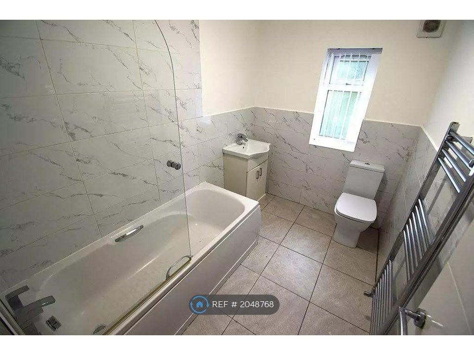 Property photo 2 of 8 Bathroom