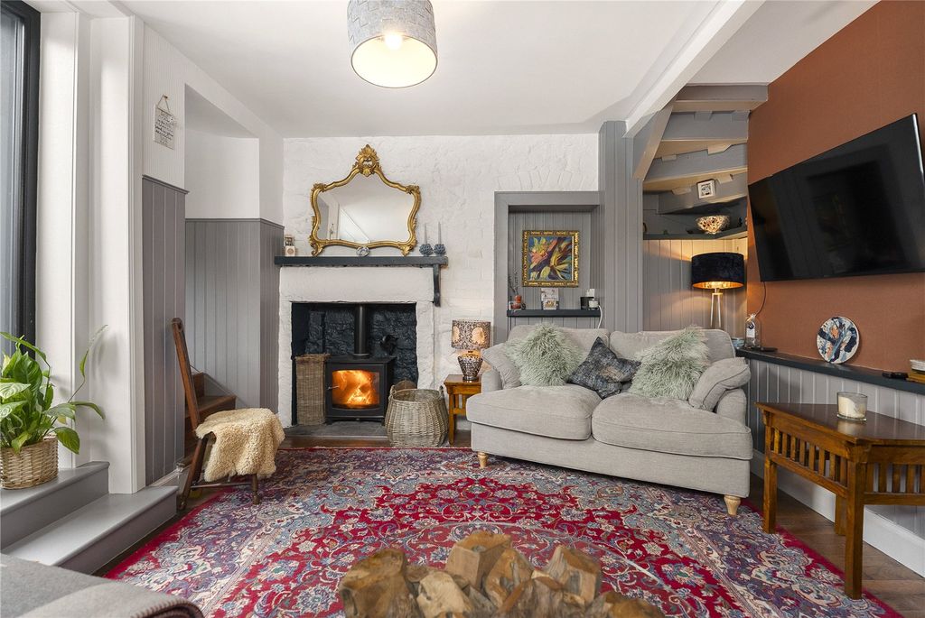 Property photo 3 of 33 53 Westgate