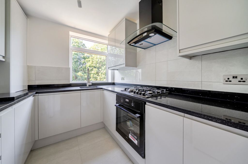 Property photo 2 of 18 1499821-12-6A706c...
