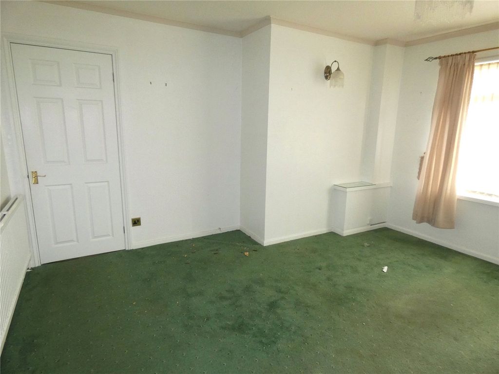 Property photo 3 of 16 Living Room