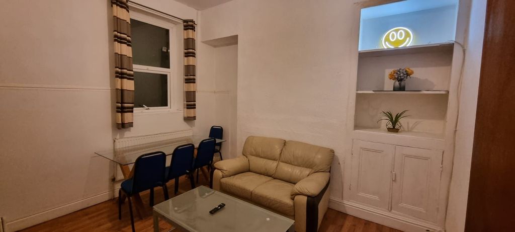 Property photo 3 of 6